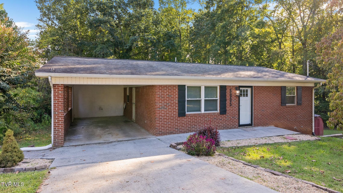 Photo #8: 6005 Shady Grove Road