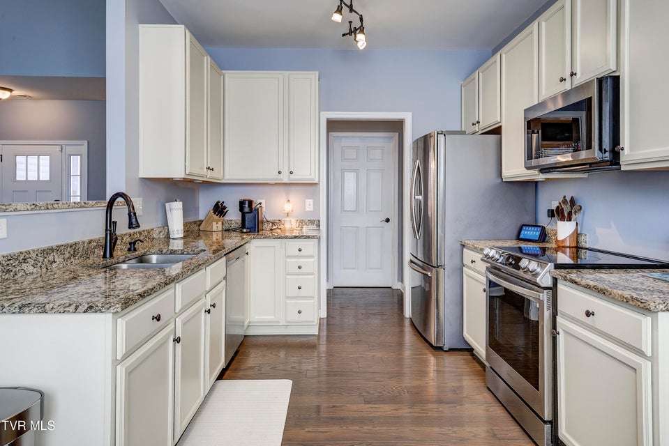 Photo #13: 6 Dartmoor Road