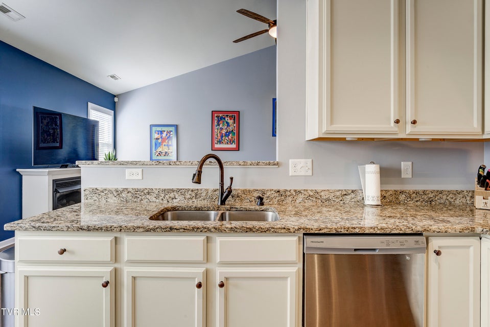 Photo #17: 6 Dartmoor Road