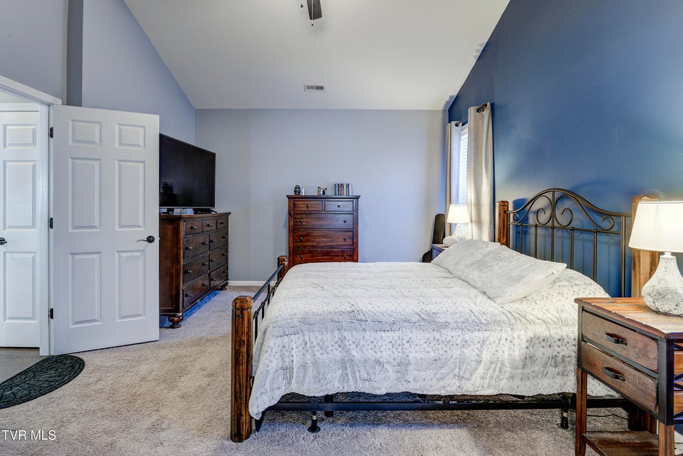 Photo #29: 6 Dartmoor Road