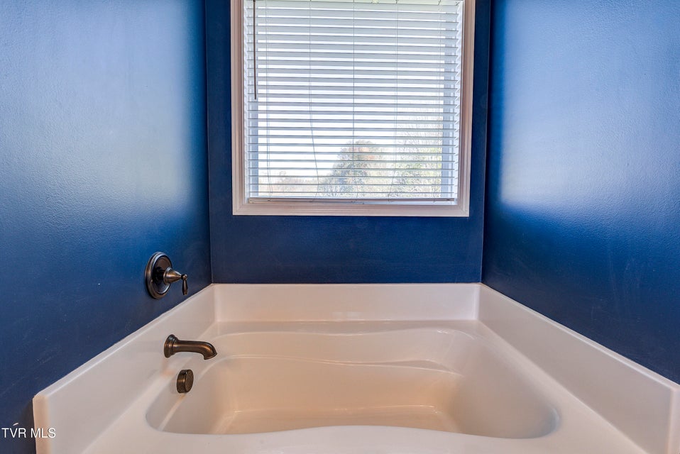 Photo #31: 6 Dartmoor Road