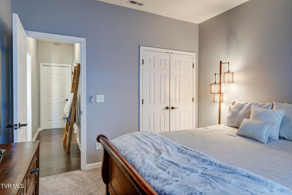 Photo #37: 6 Dartmoor Road