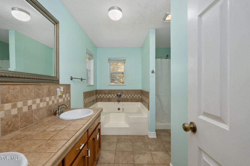 Photo #32: 101 Kings Mountain Drive