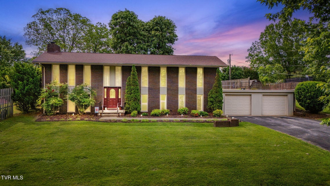 Photo #2: 206 Windmere Place