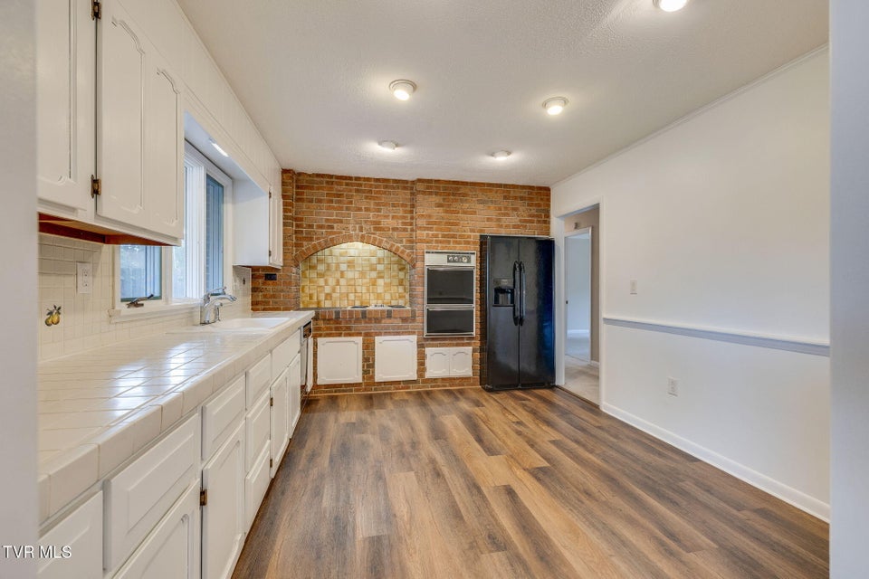 Photo #10: 206 Windmere Place