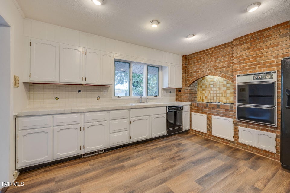 Photo #11: 206 Windmere Place