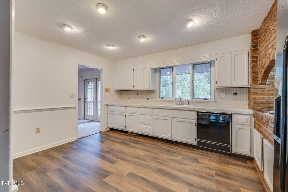 Photo #12: 206 Windmere Place