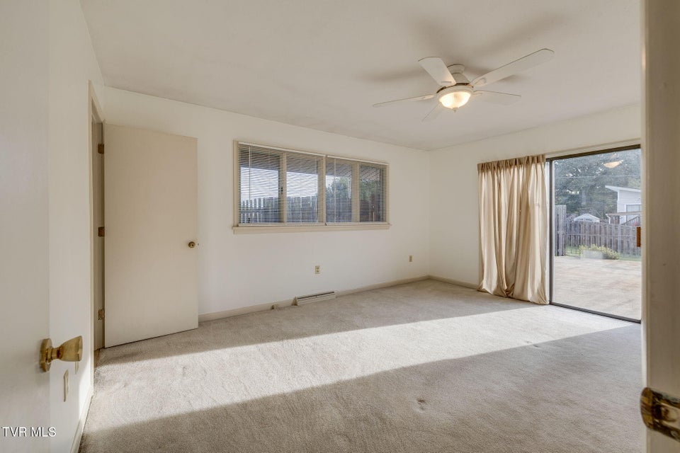 Photo #13: 206 Windmere Place