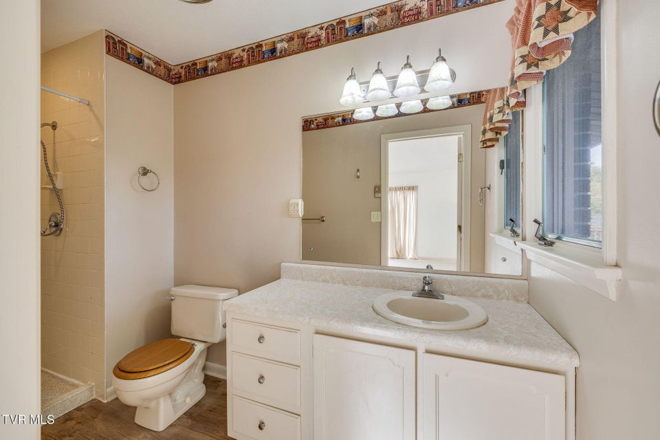 Photo #16: 206 Windmere Place