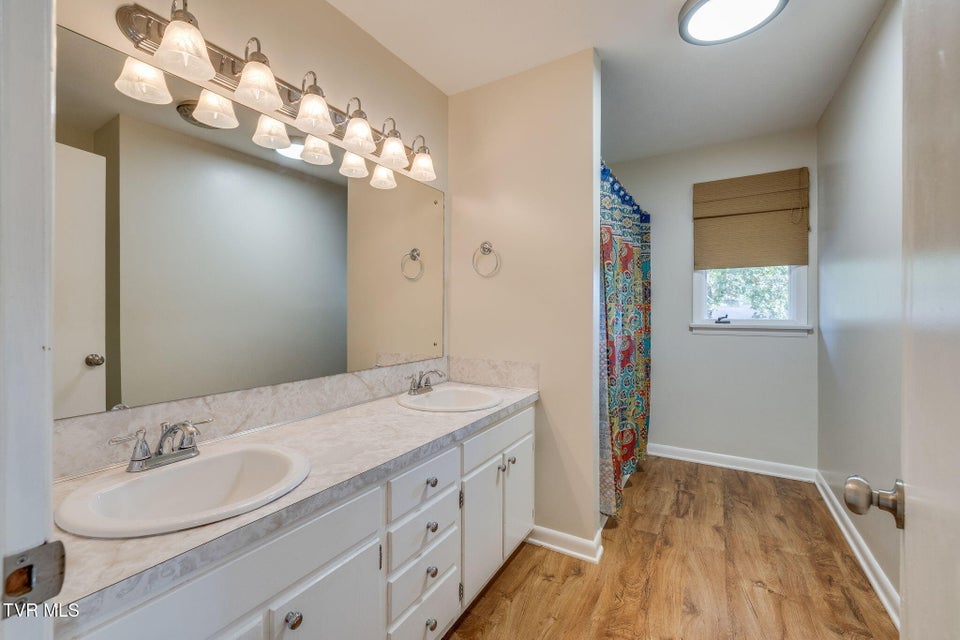 Photo #20: 206 Windmere Place