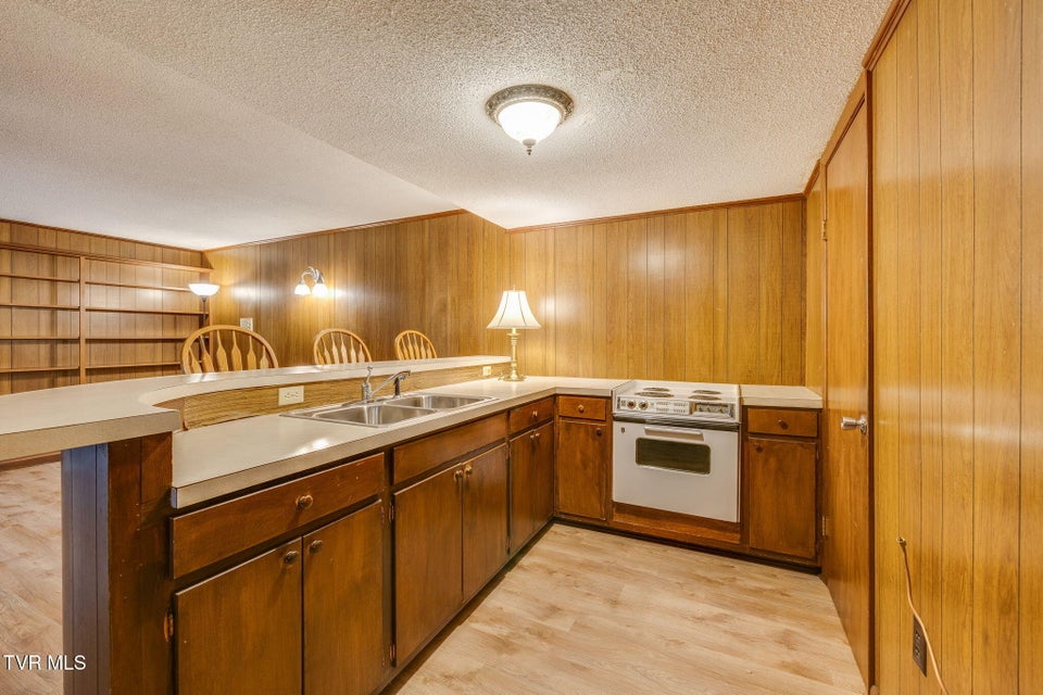 Photo #29: 206 Windmere Place