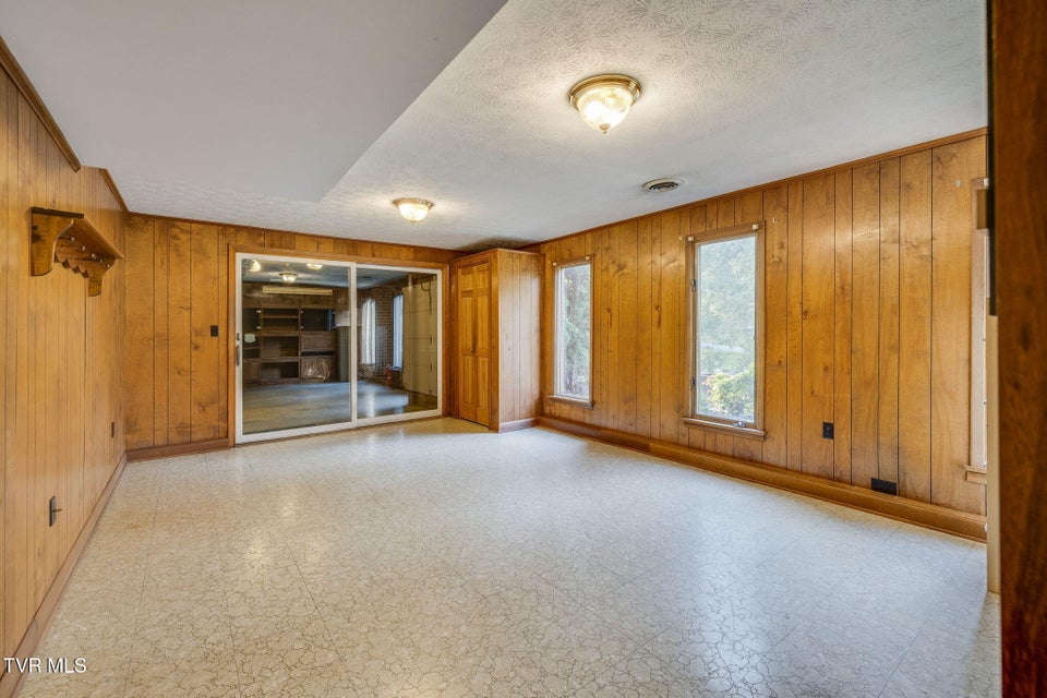 Photo #34: 206 Windmere Place