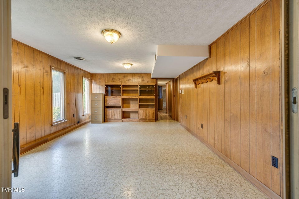 Photo #35: 206 Windmere Place