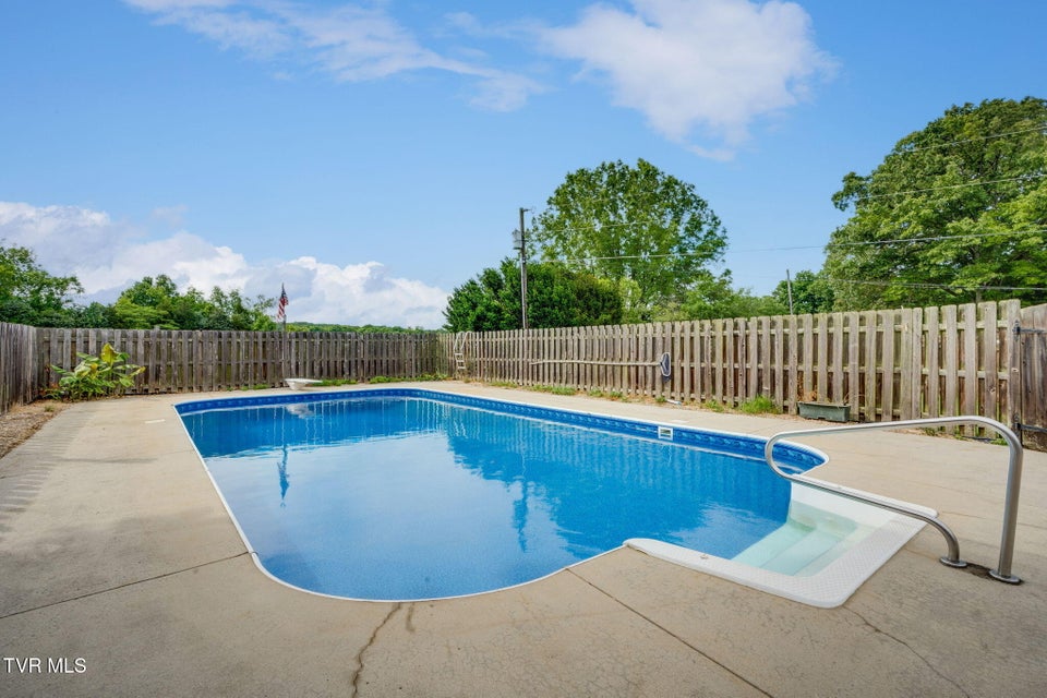 Photo #37: 206 Windmere Place