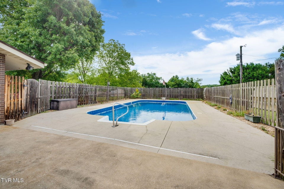 Photo #38: 206 Windmere Place