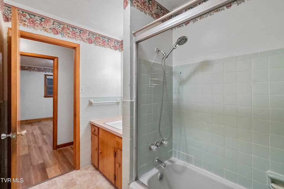 Photo #33: 135 Walton Circle