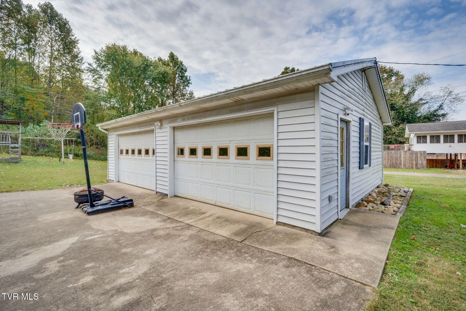 Photo #2: 1006 Sylvan Circle