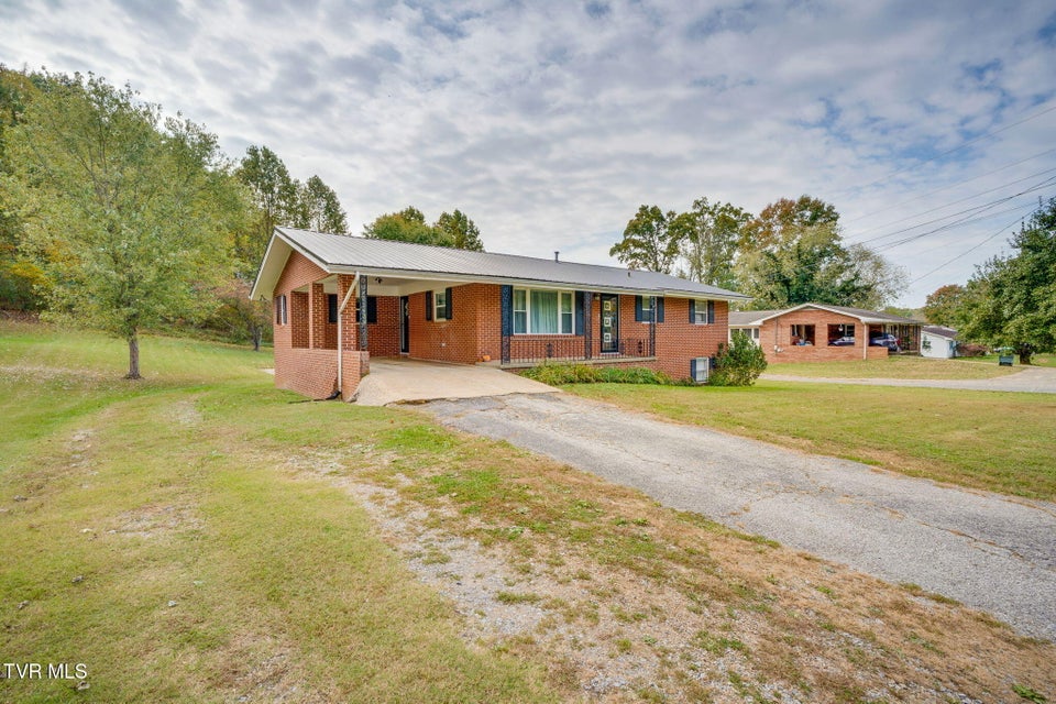 Photo #3: 1006 Sylvan Circle