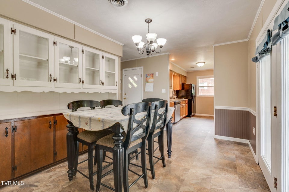 Photo #9: 1006 Sylvan Circle