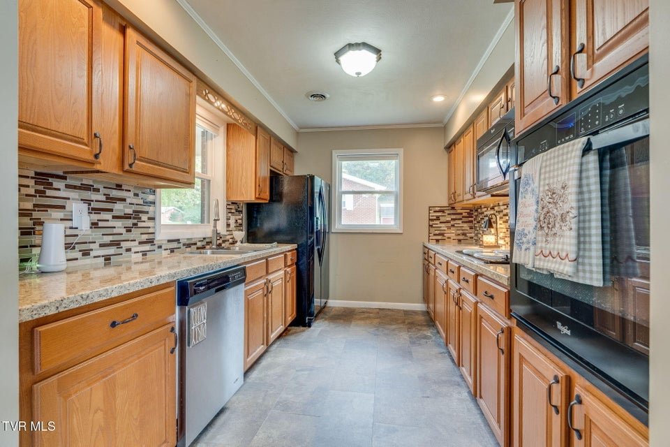 Photo #10: 1006 Sylvan Circle