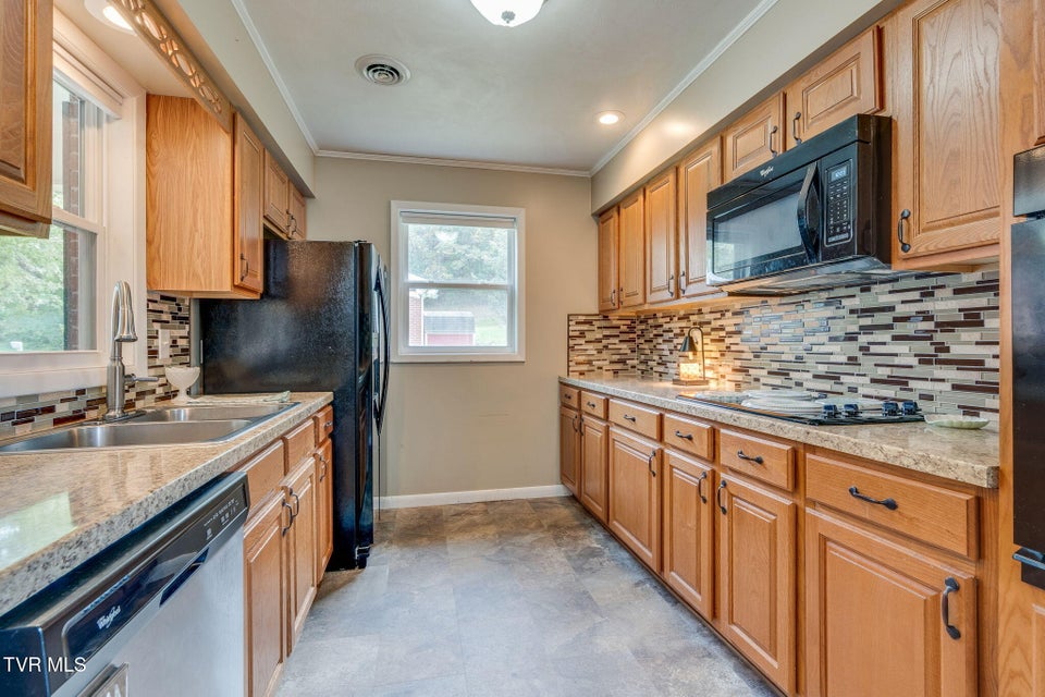 Photo #11: 1006 Sylvan Circle