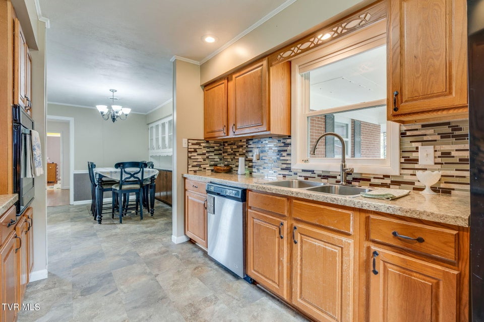 Photo #12: 1006 Sylvan Circle