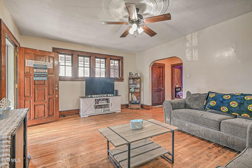 Photo #11: 416 Moore Street