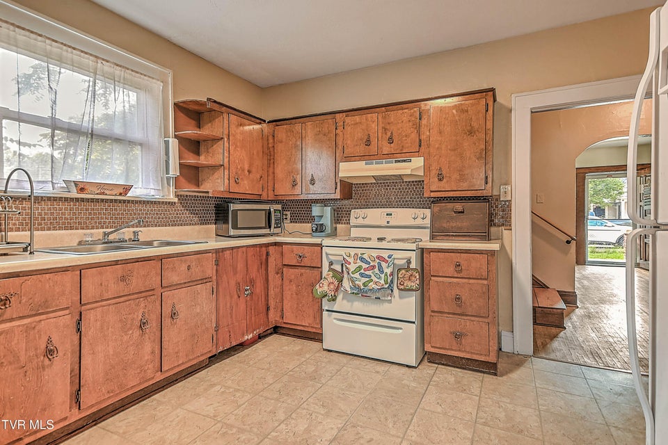 Photo #21: 416 Moore Street