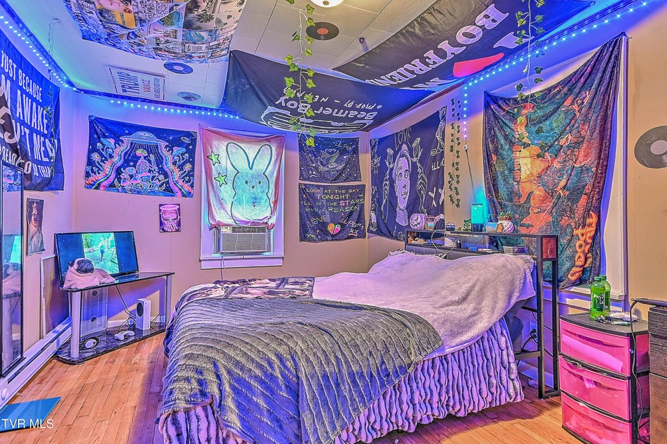 Photo #24: 416 Moore Street