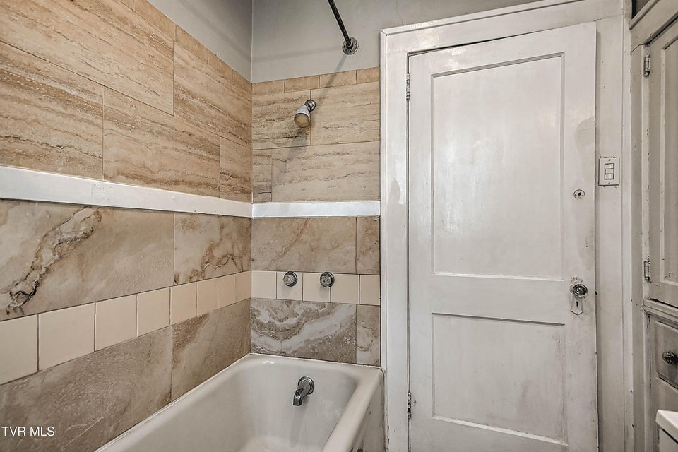 Photo #32: 416 Moore Street