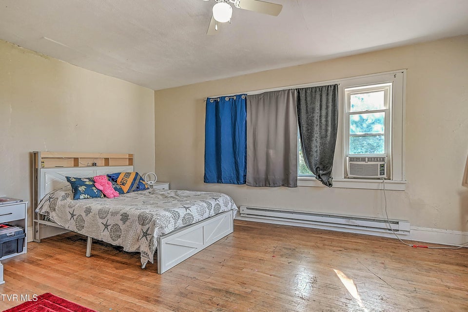 Photo #33: 416 Moore Street