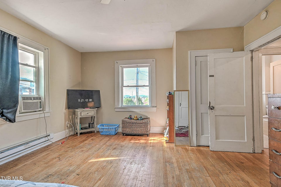 Photo #35: 416 Moore Street