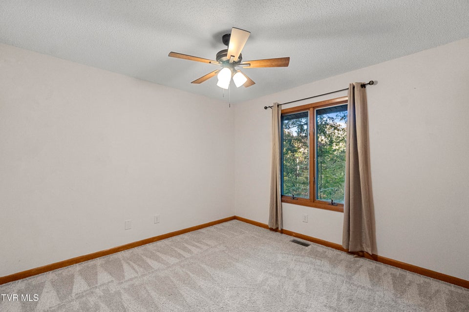 Photo #25: 35 Alpine Cove