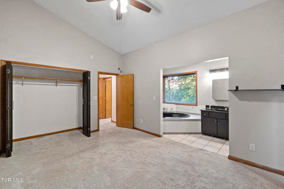 Photo #35: 35 Alpine Cove