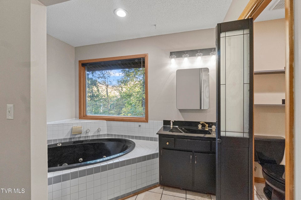 Photo #36: 35 Alpine Cove