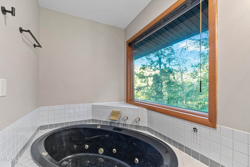 Photo #37: 35 Alpine Cove