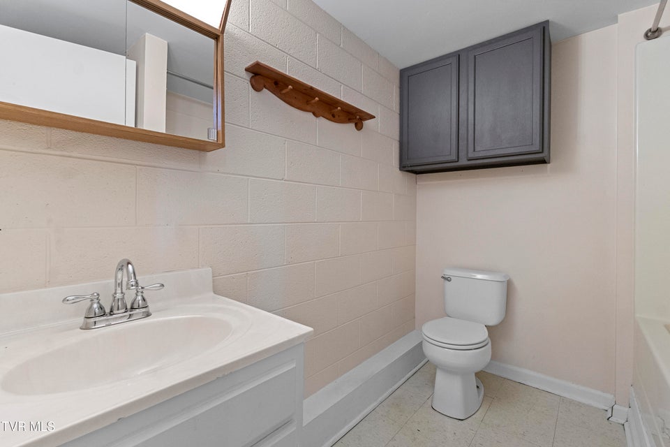 Photo #43: 35 Alpine Cove