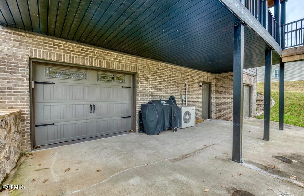 Photo #16: 469 Grovemont Place