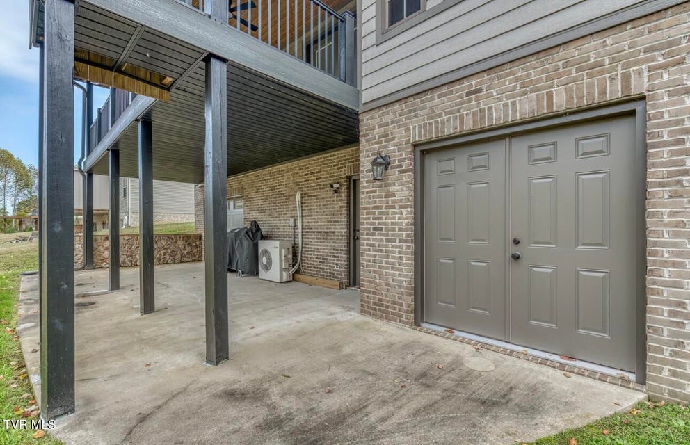 Photo #17: 469 Grovemont Place