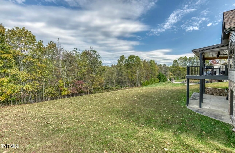 Photo #18: 469 Grovemont Place