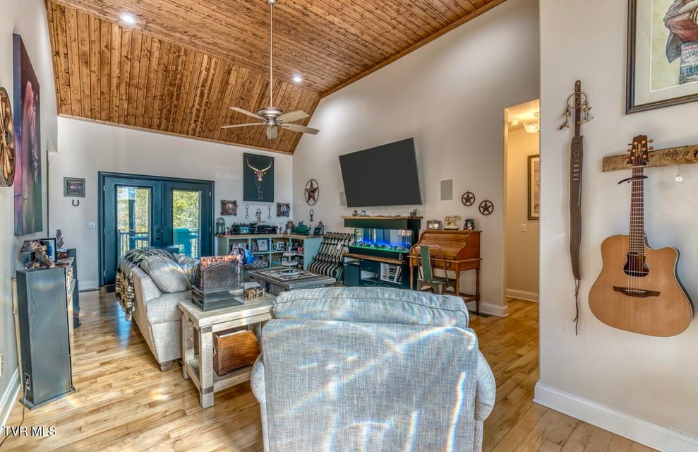 Photo #27: 469 Grovemont Place