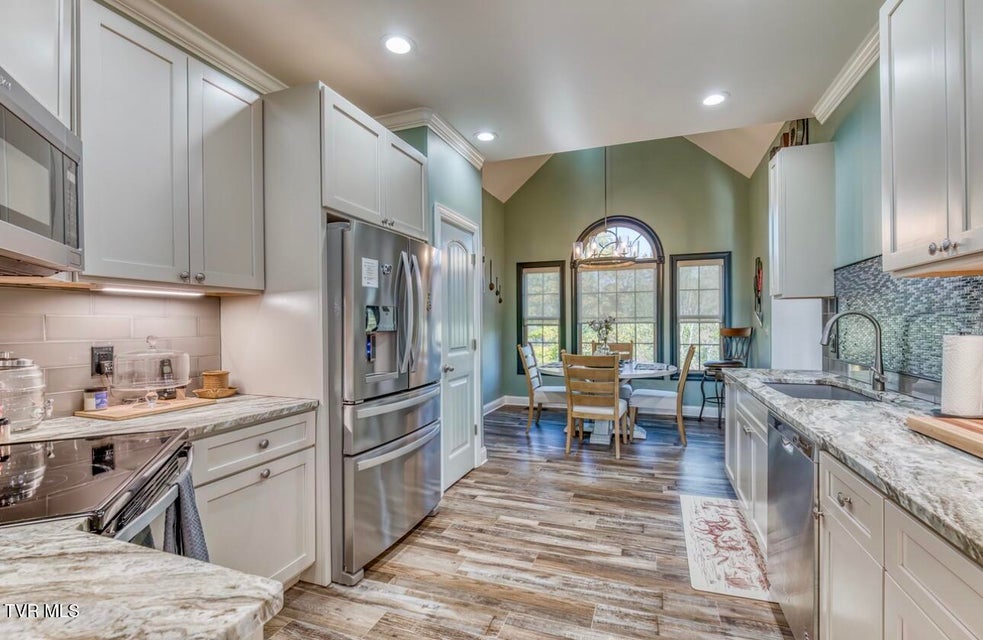 Photo #31: 469 Grovemont Place