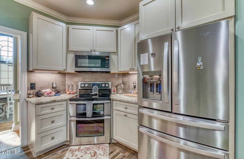 Photo #33: 469 Grovemont Place