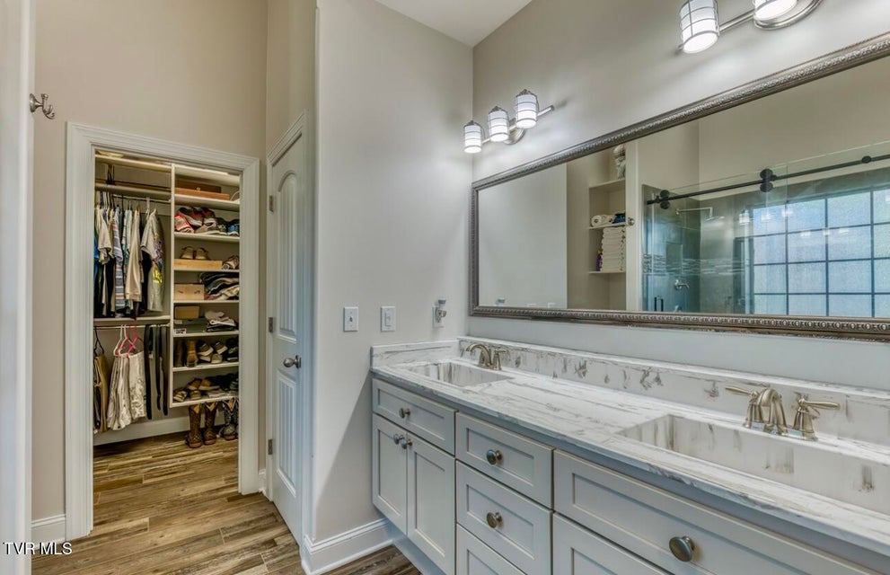 Photo #38: 469 Grovemont Place