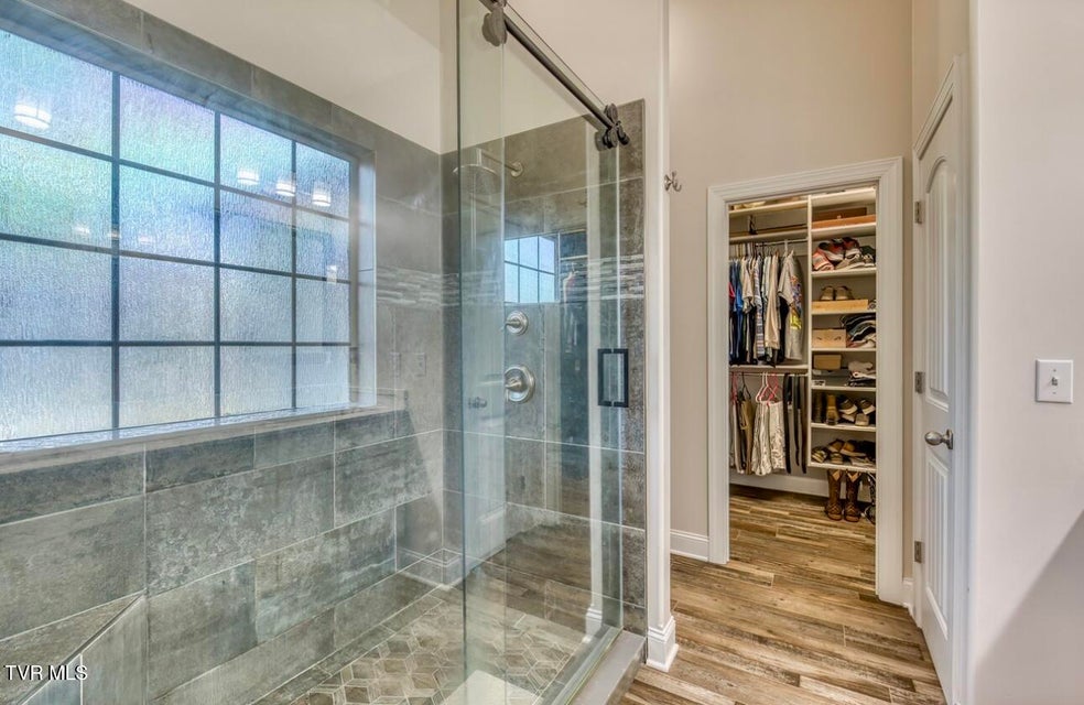 Photo #39: 469 Grovemont Place