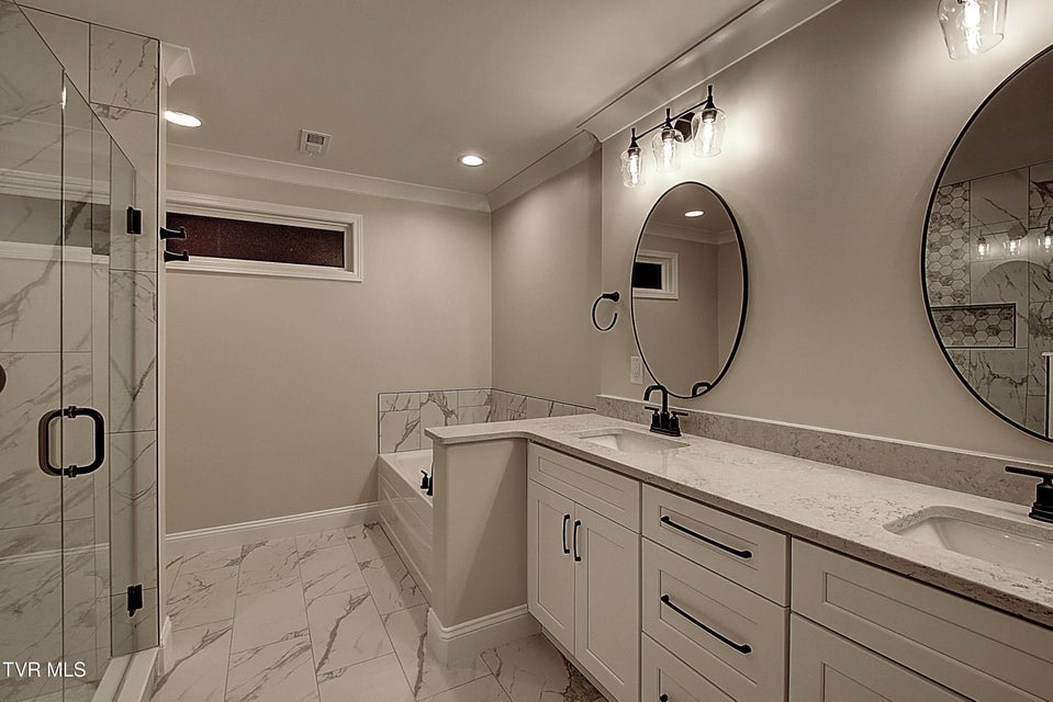 Photo #21: 34 Glaze Farm Way