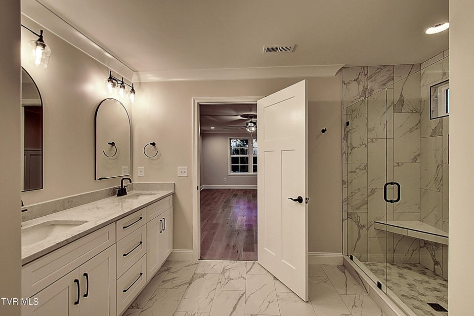 Photo #28: 34 Glaze Farm Way