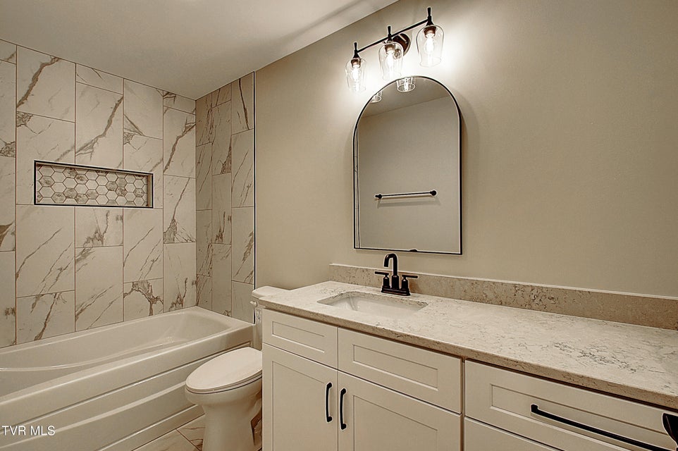 Photo #31: 34 Glaze Farm Way