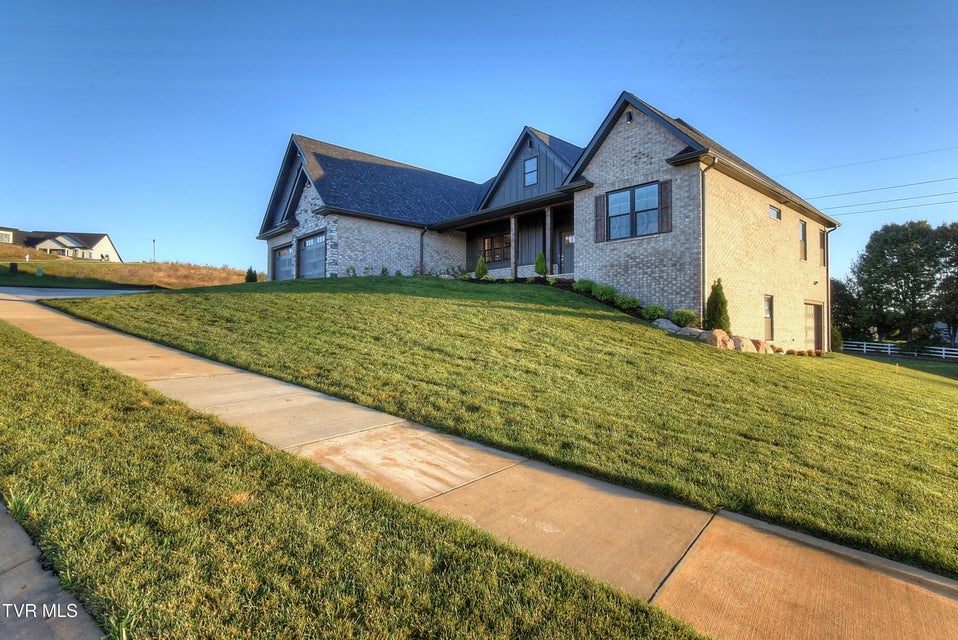 Photo #4: 60 Glaze Farm Way