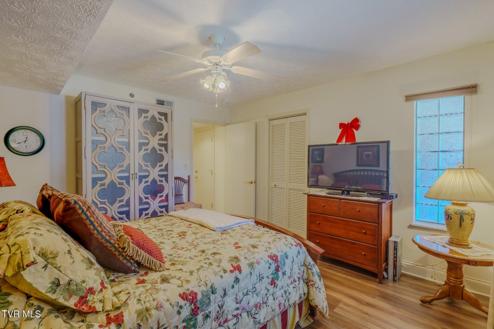 Photo #22: 210 Roaring Fork 